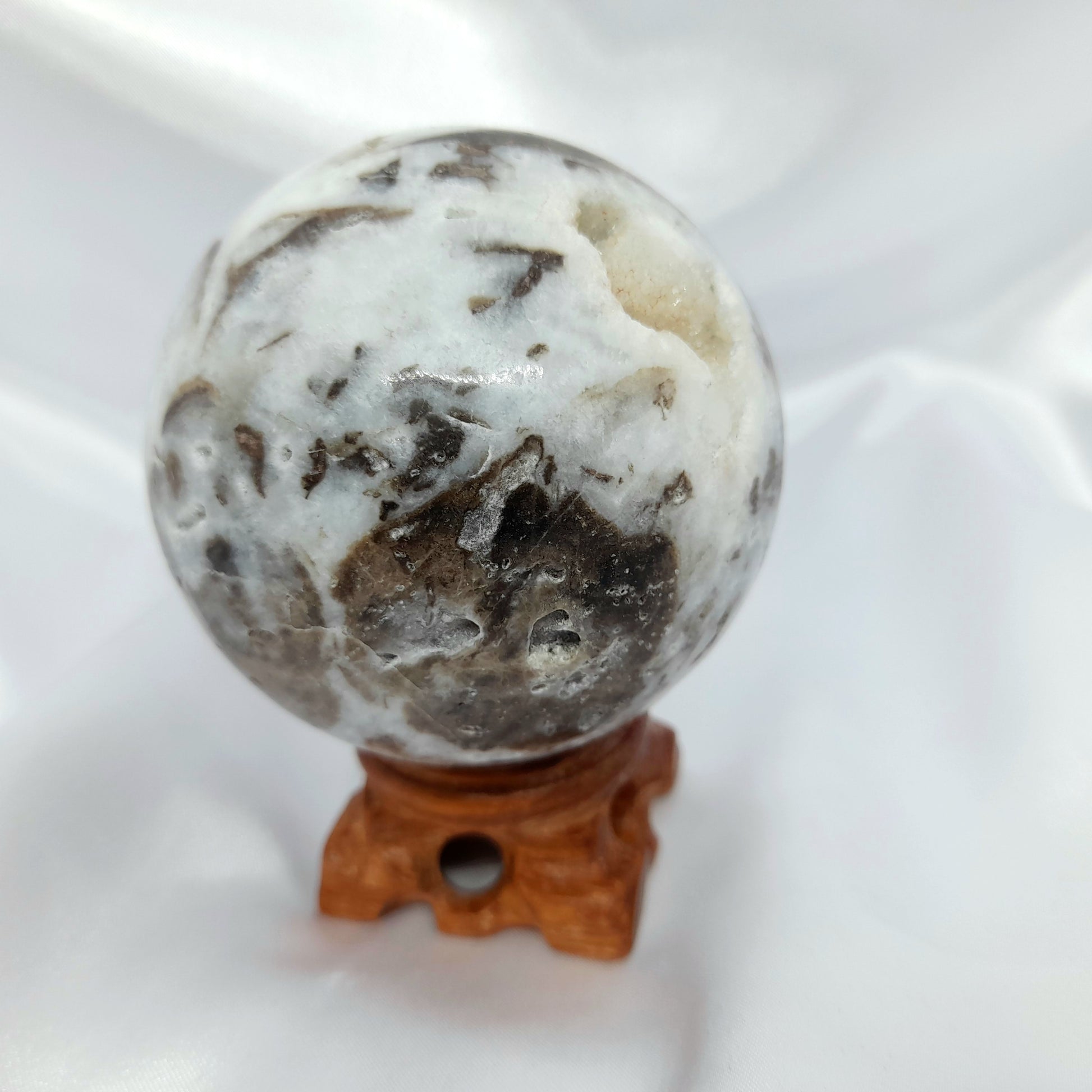 White crystal - Sphalerite Crystal Ball - White Crystal for sale - Power crystal ball