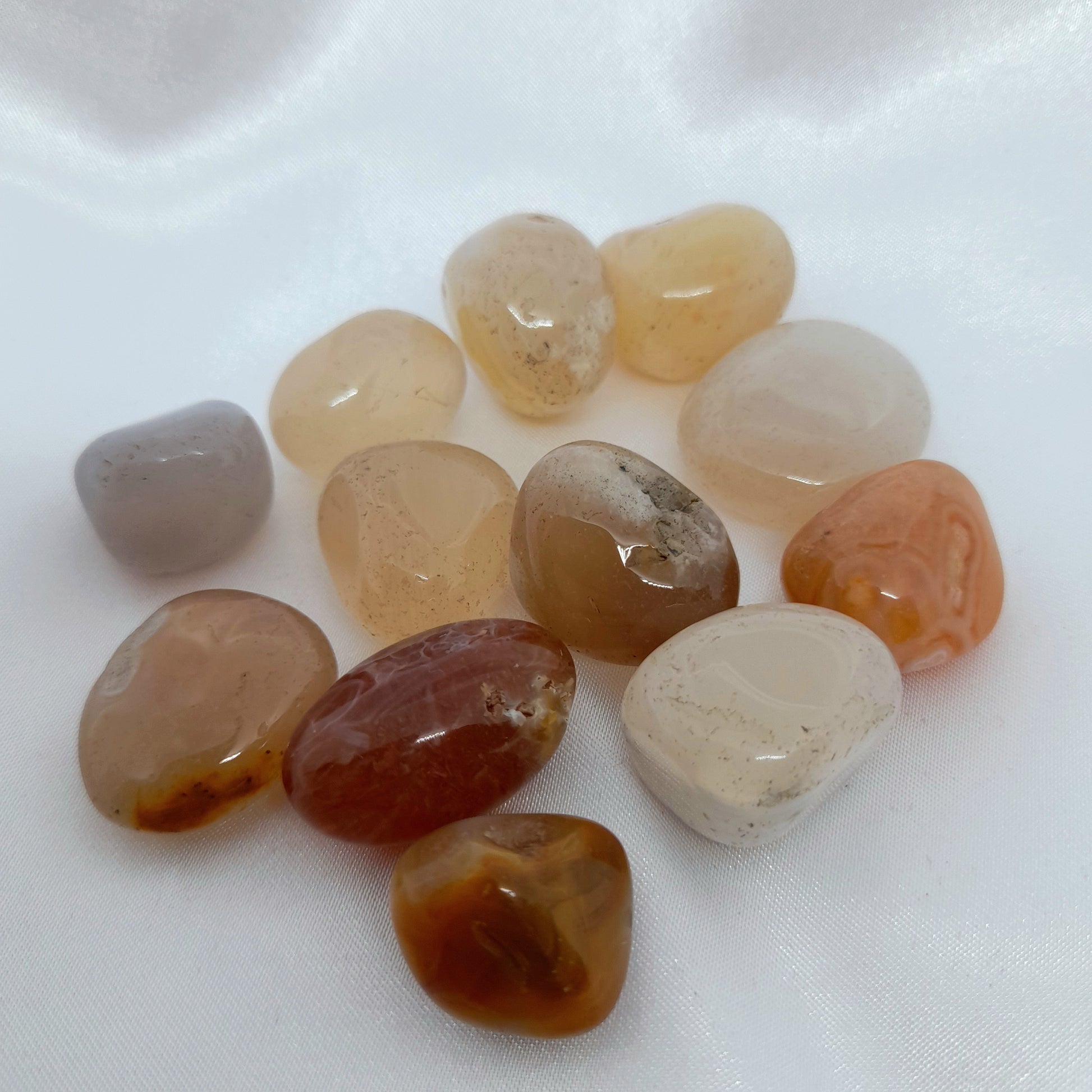 Natural agate tumble, healing crystal for positivity, concentration, and emotional balance. Unique markings. Affordable price. Limited stock.