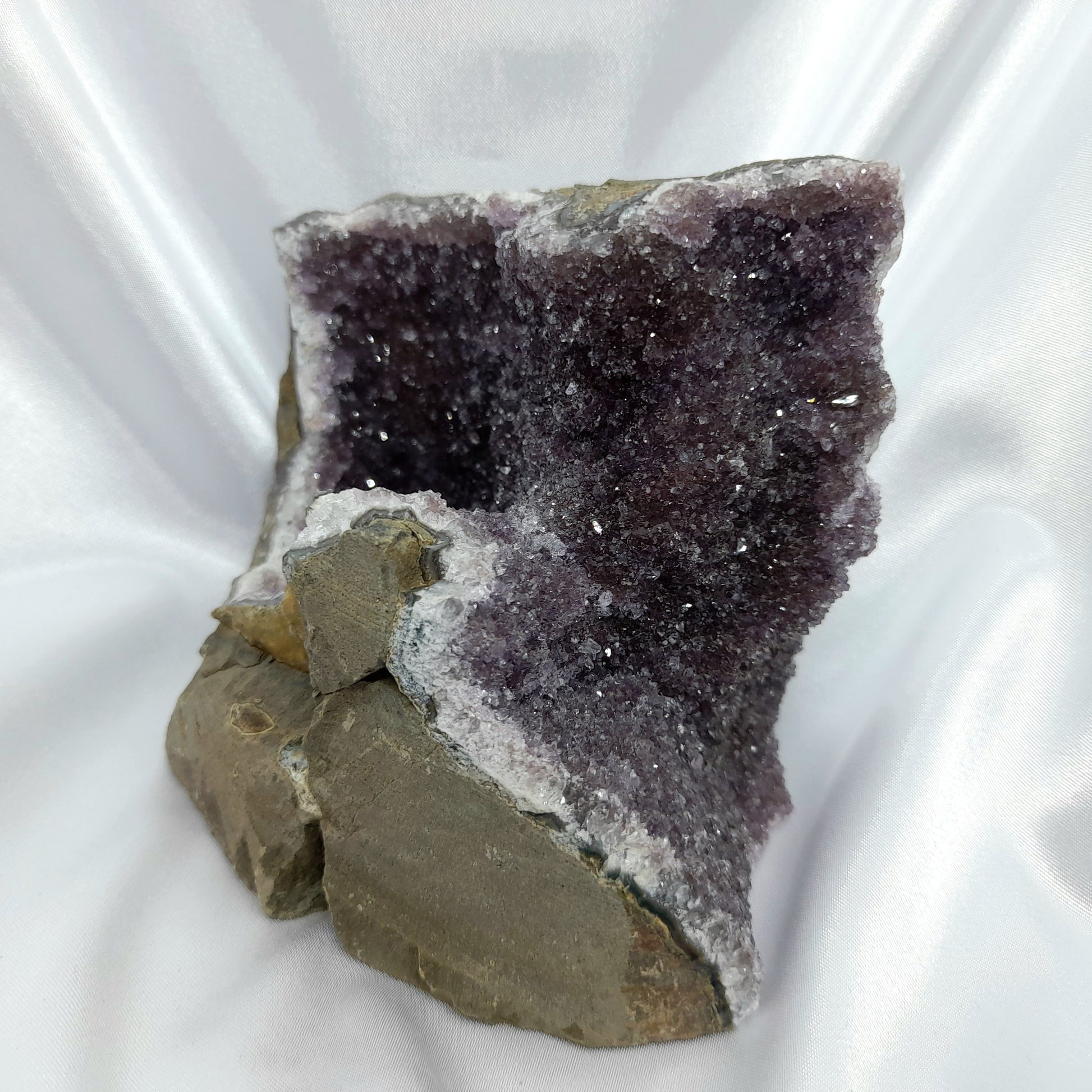 Purple Amethyst Cave - Enchanting 11cm Crystal Wonder, Eliciting Magical Sensations - A Stunning Addition to Your Space.