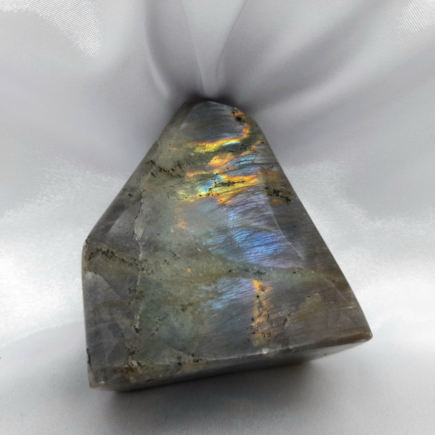 Labradorite Free Form #3: A powerful stone of protection, aiding in energy restoration and supporting self-healing. Measures roughly 7.5cm. Embrace the captivating energies of Labradorite in this unique and harmonious free form crystal