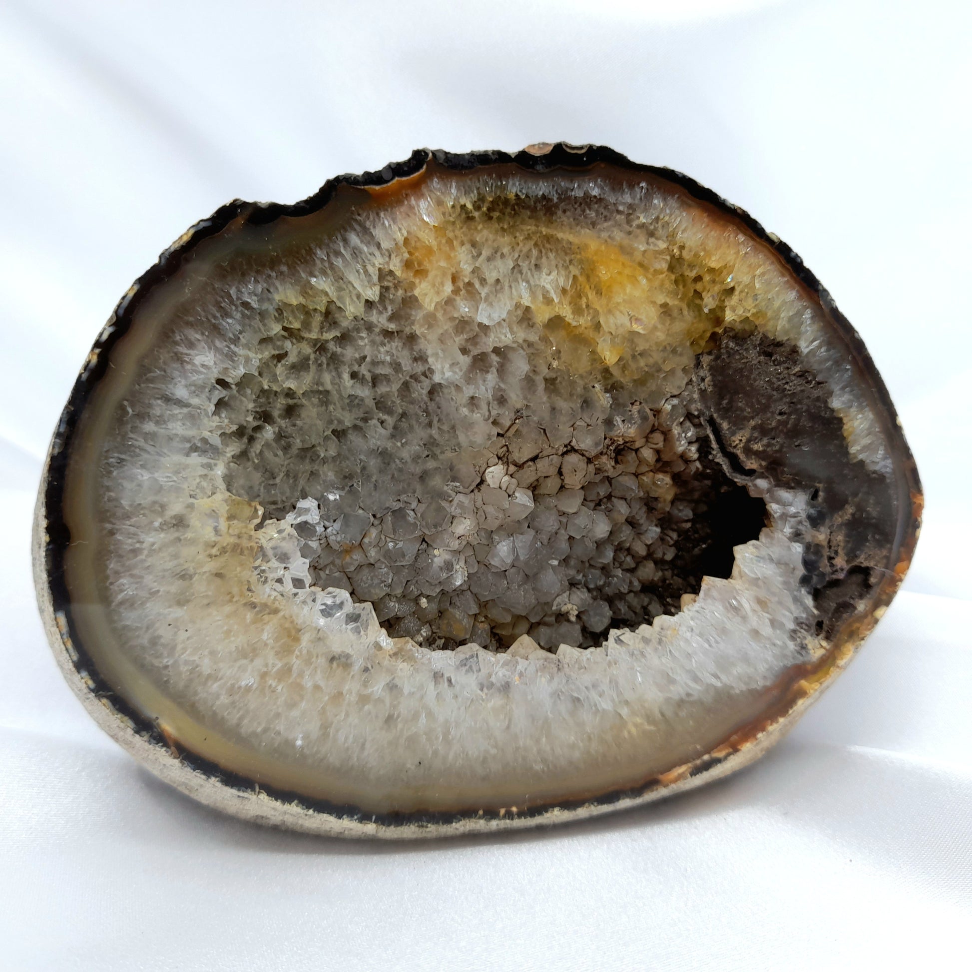 Small agate crystal cave, 9cm high, 11.5cm wide. Natural energy cleanser, promotes focus, relieves anxiety. Perfect for home decor